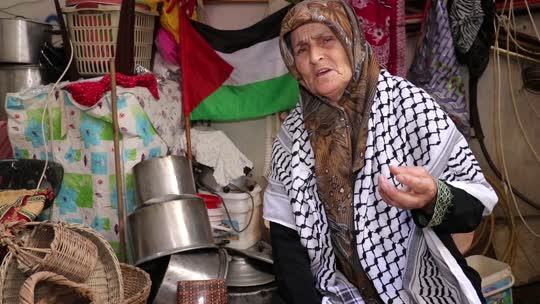 Interview with hajja Fatimah Kayed talking about Palestinian foods